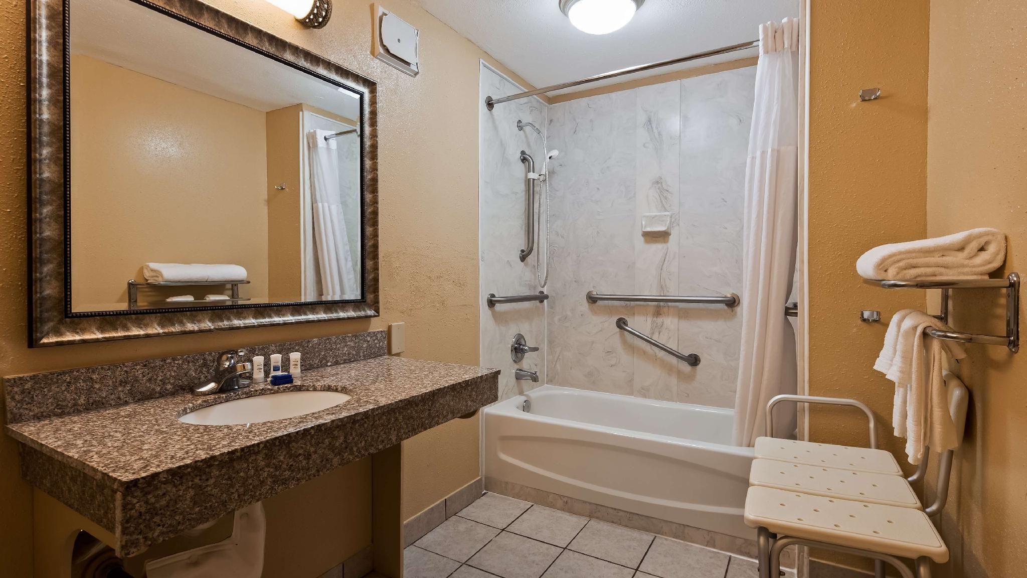 Accessible - 2 Queen, Mobility Accessible, Bathtub