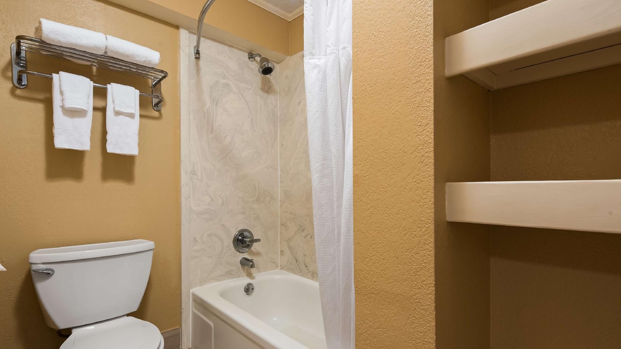 1 Queen Bed, Non-Smoking, Second Floor, Kitchenette, Living Room, Wi-Fi, Full Breakfast