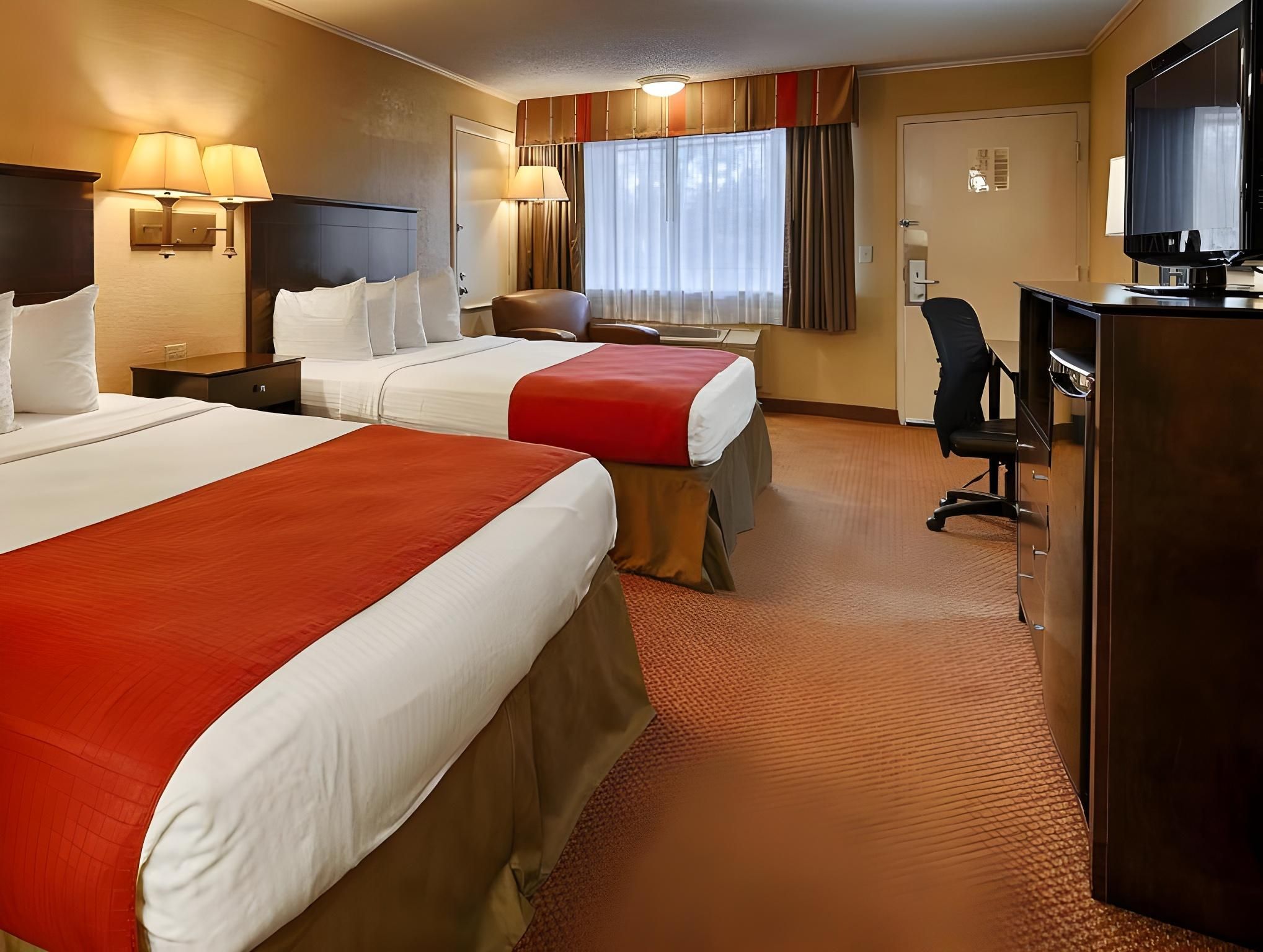 2 Queen Beds, Nonsmoking, First Floor