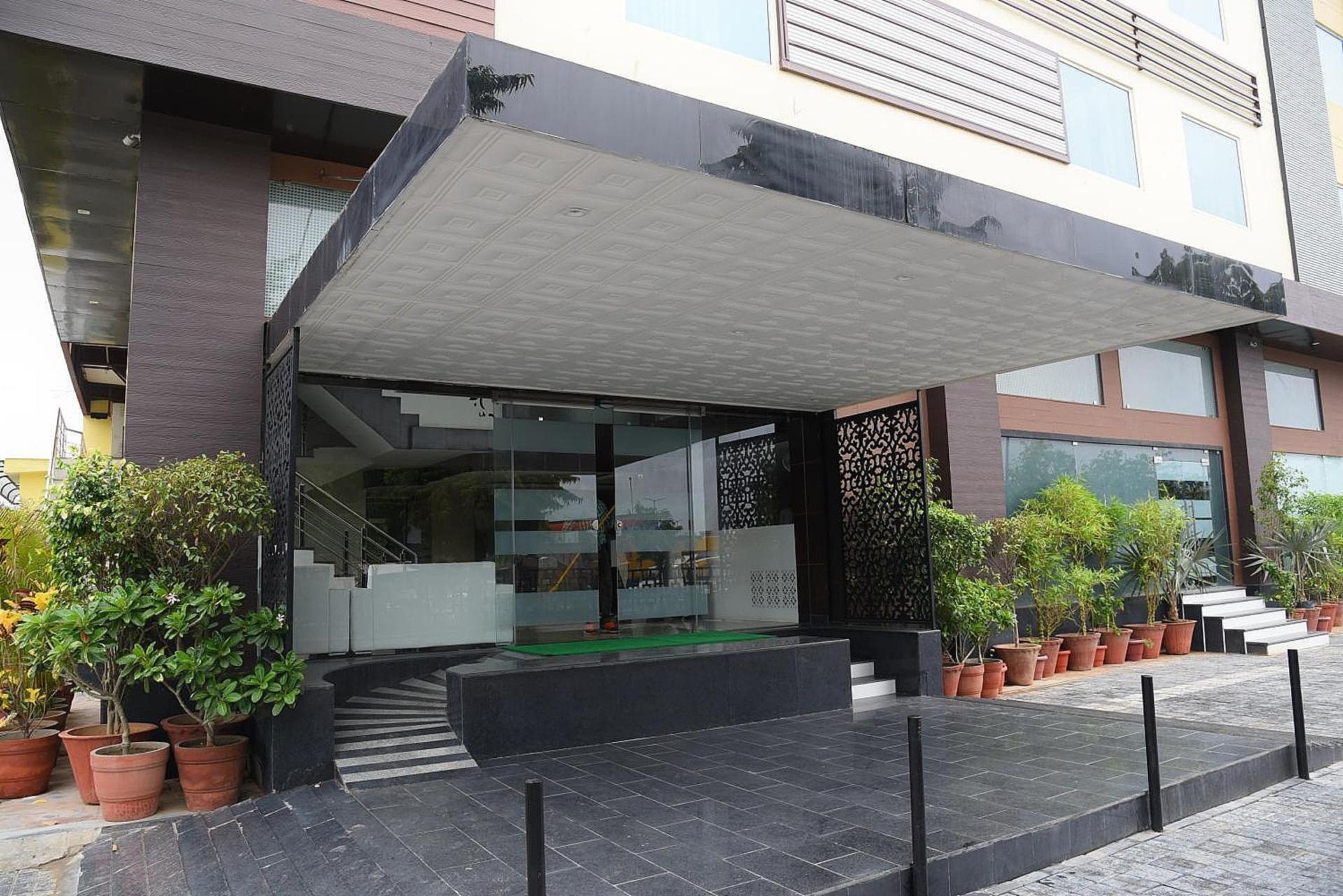 undefined Hotel Broadway Inn 7