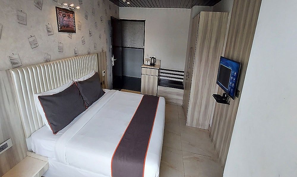 Hotel Broadway Inn Standard Double Room