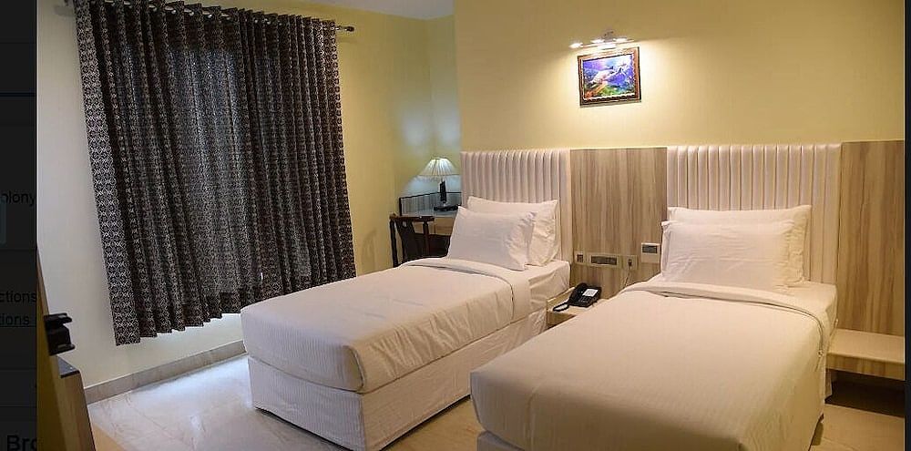 Hotel Broadway Inn Standard Double Room 8