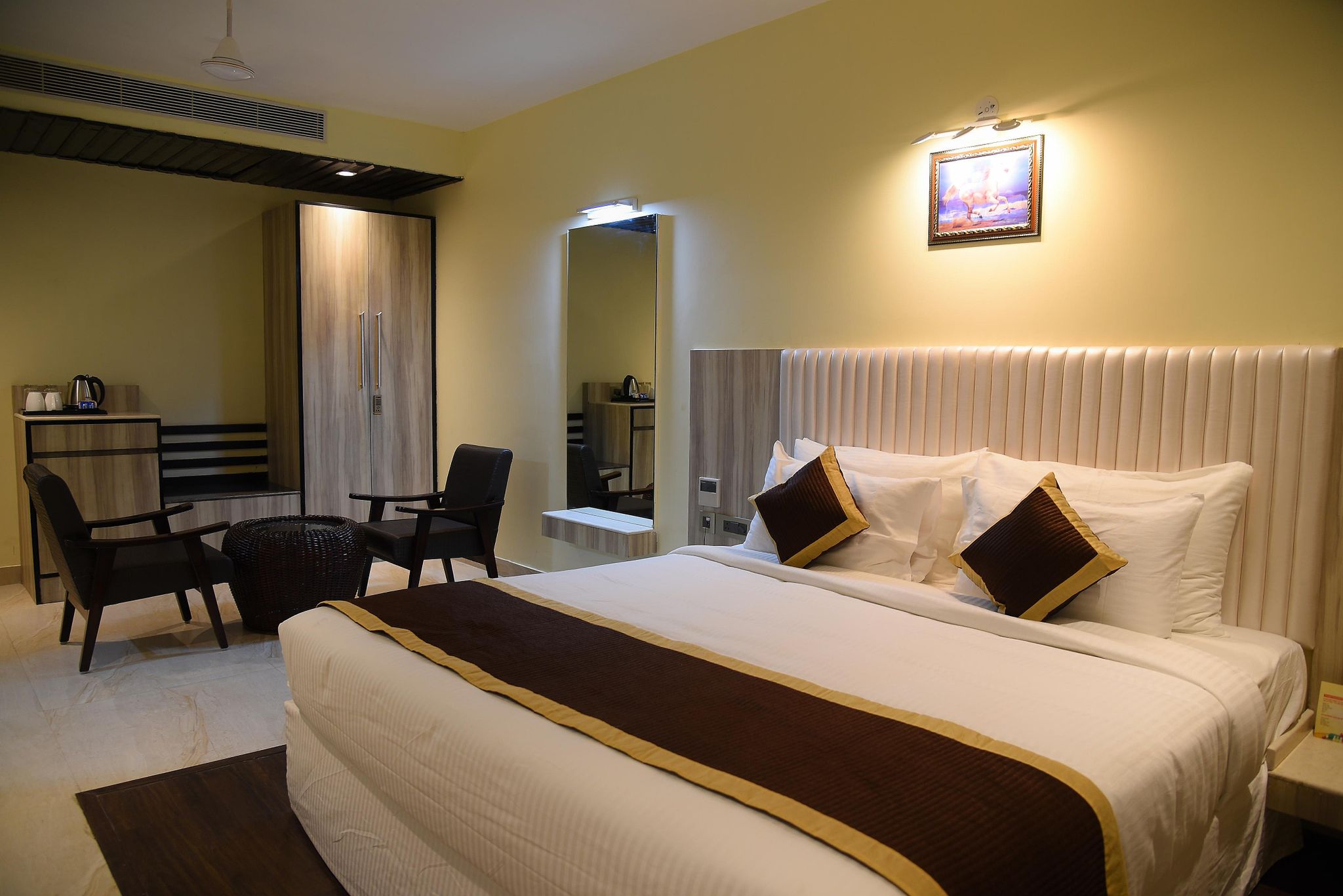 Hotel Broadway Inn Standard Double Room 3