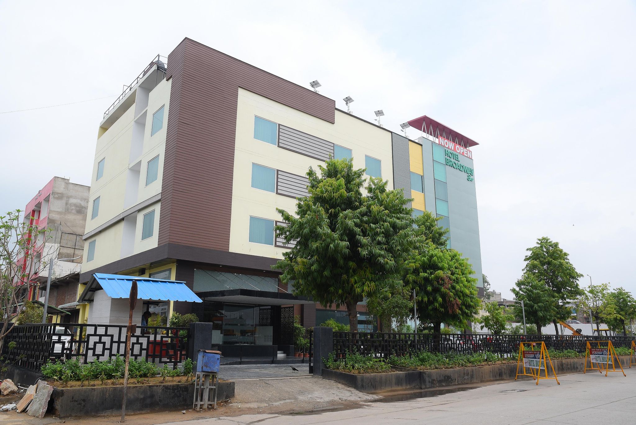 undefined Hotel Broadway Inn 3