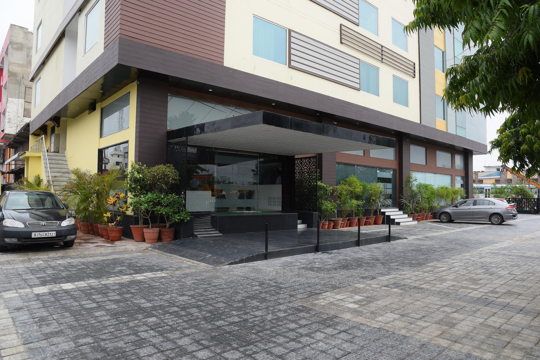 undefined Hotel Broadway Inn 10