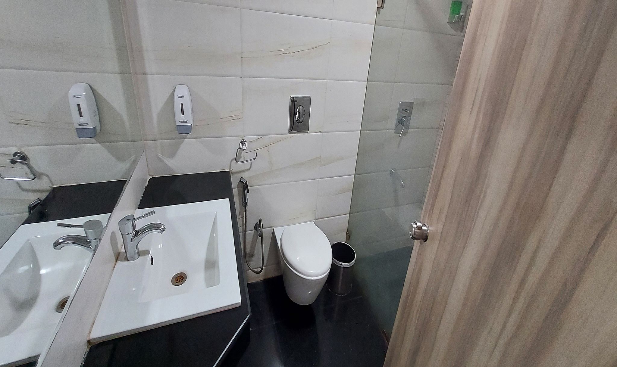 Hotel Broadway Inn Standard Double Room 11