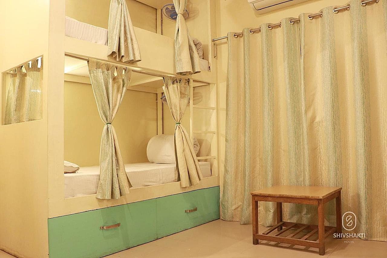 Deluxe 6 Bed Mixed Dorm