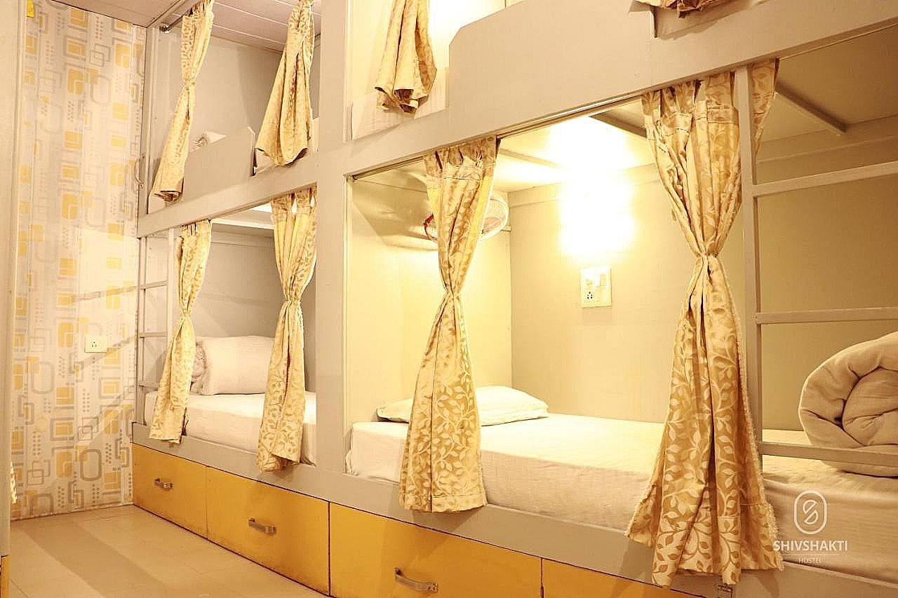 Deluxe 6 Bed Mixed Dorm