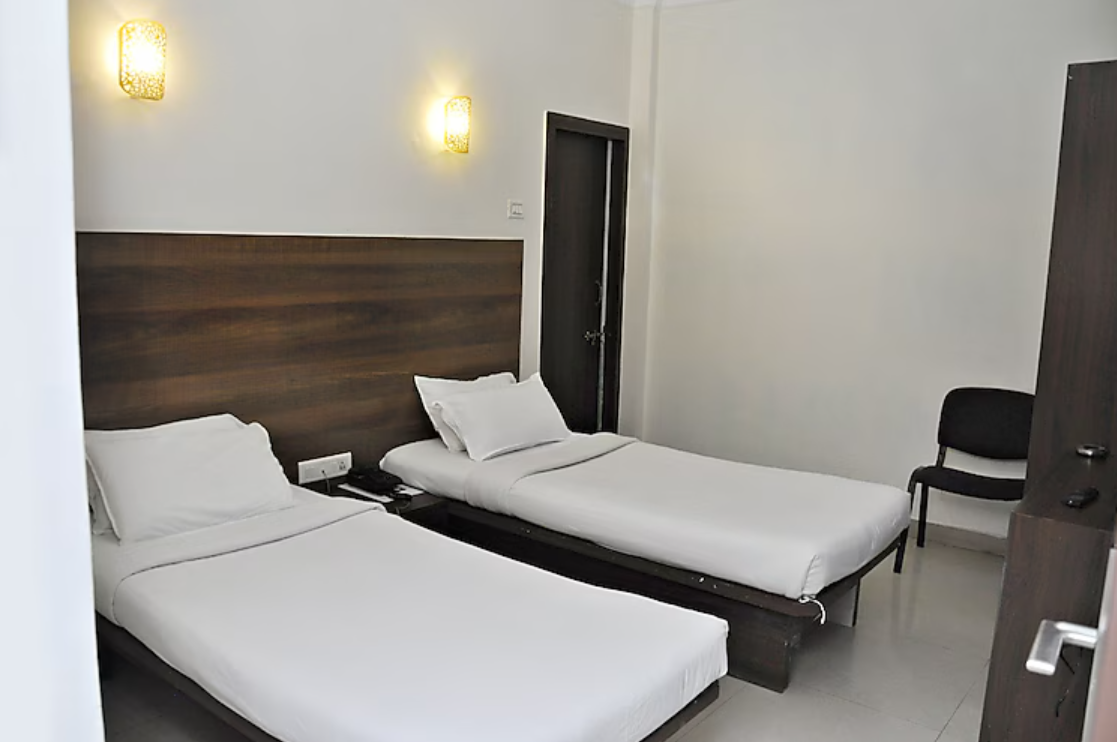 Hotel Royal Enclave Deluxe Non AC Room-( Below 20 years are not allowed) 3