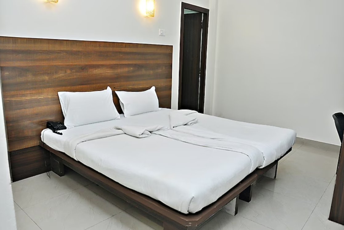 Hotel Royal Enclave Deluxe Non AC Room-( Below 20 years are not allowed) 4