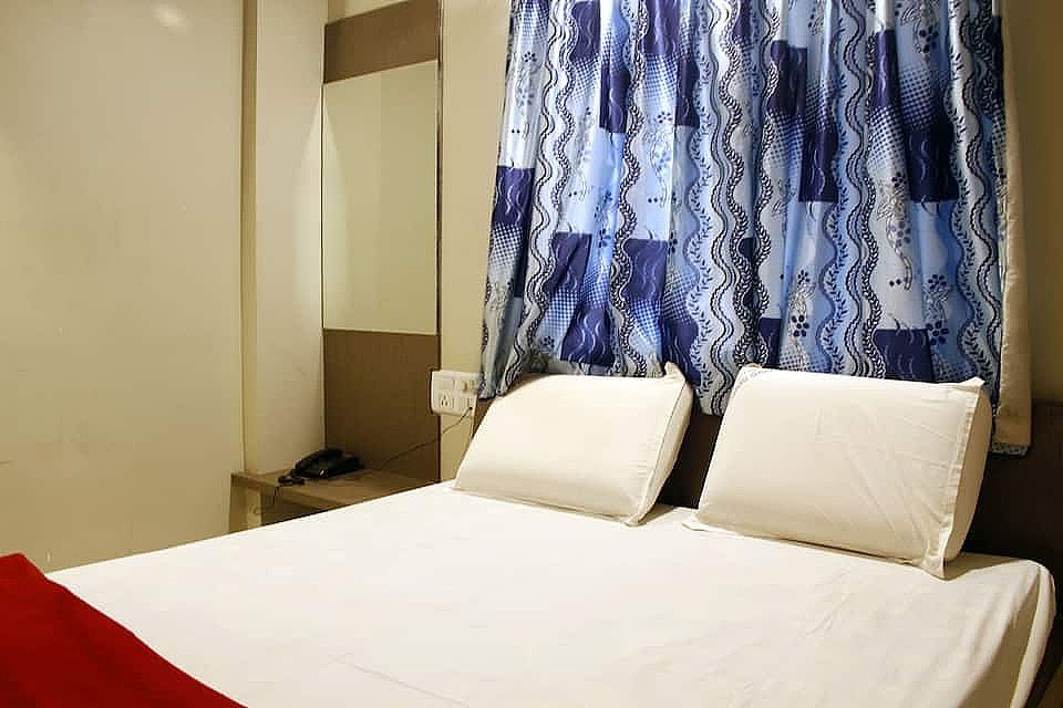 Deluxe Bedroom