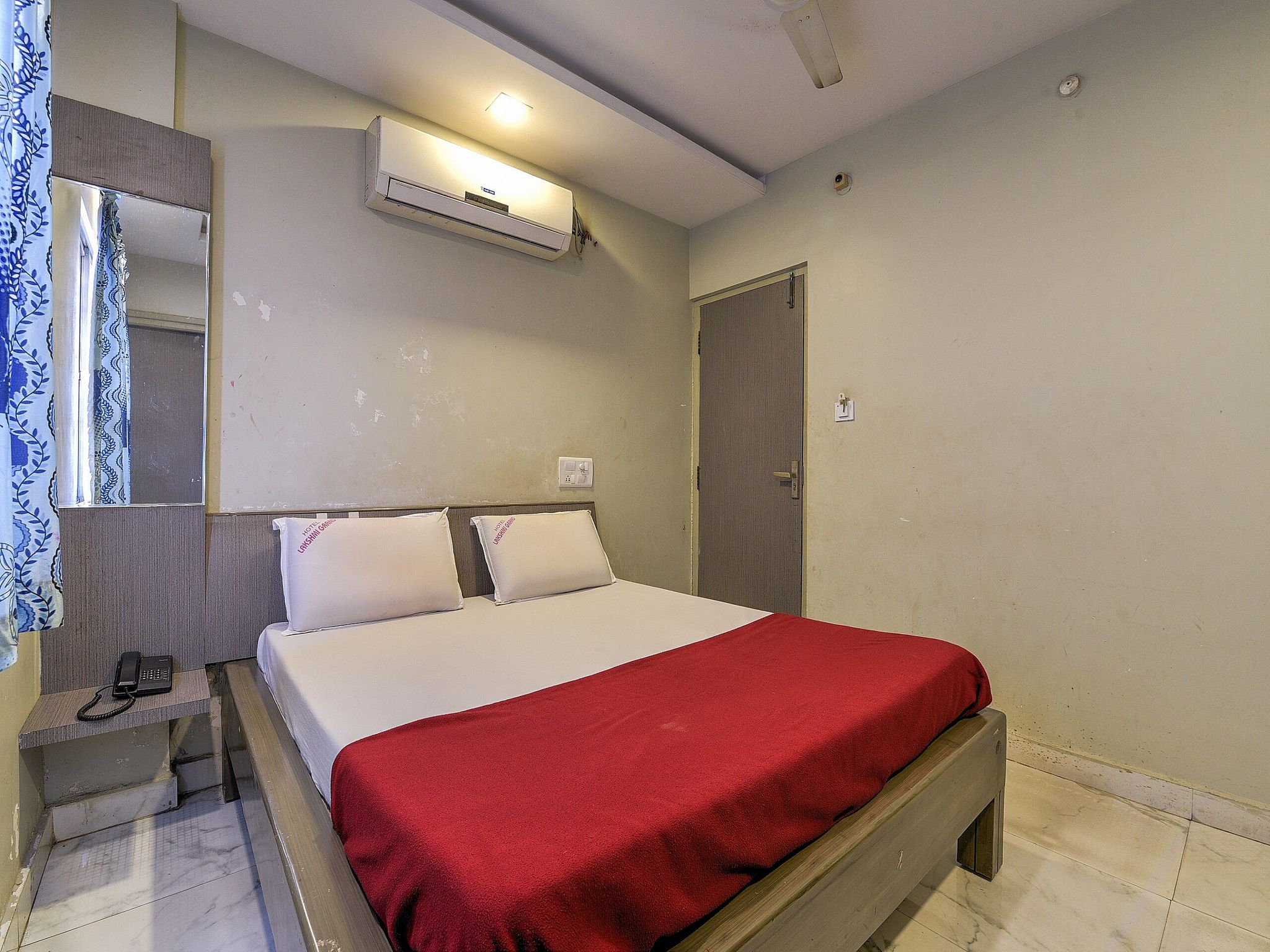 Deluxe Room AC