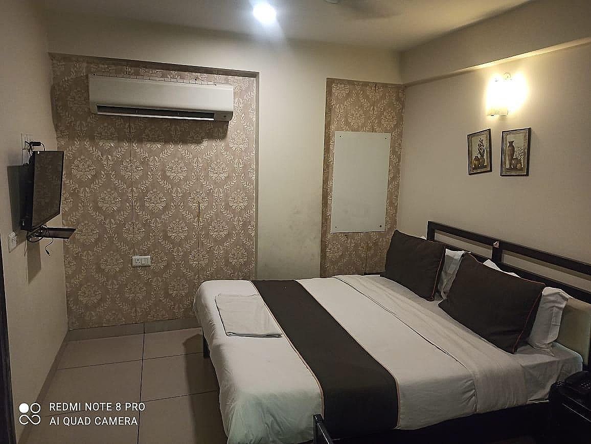 Hotel Singh Palace Sanatized Deluxe AC Room 15