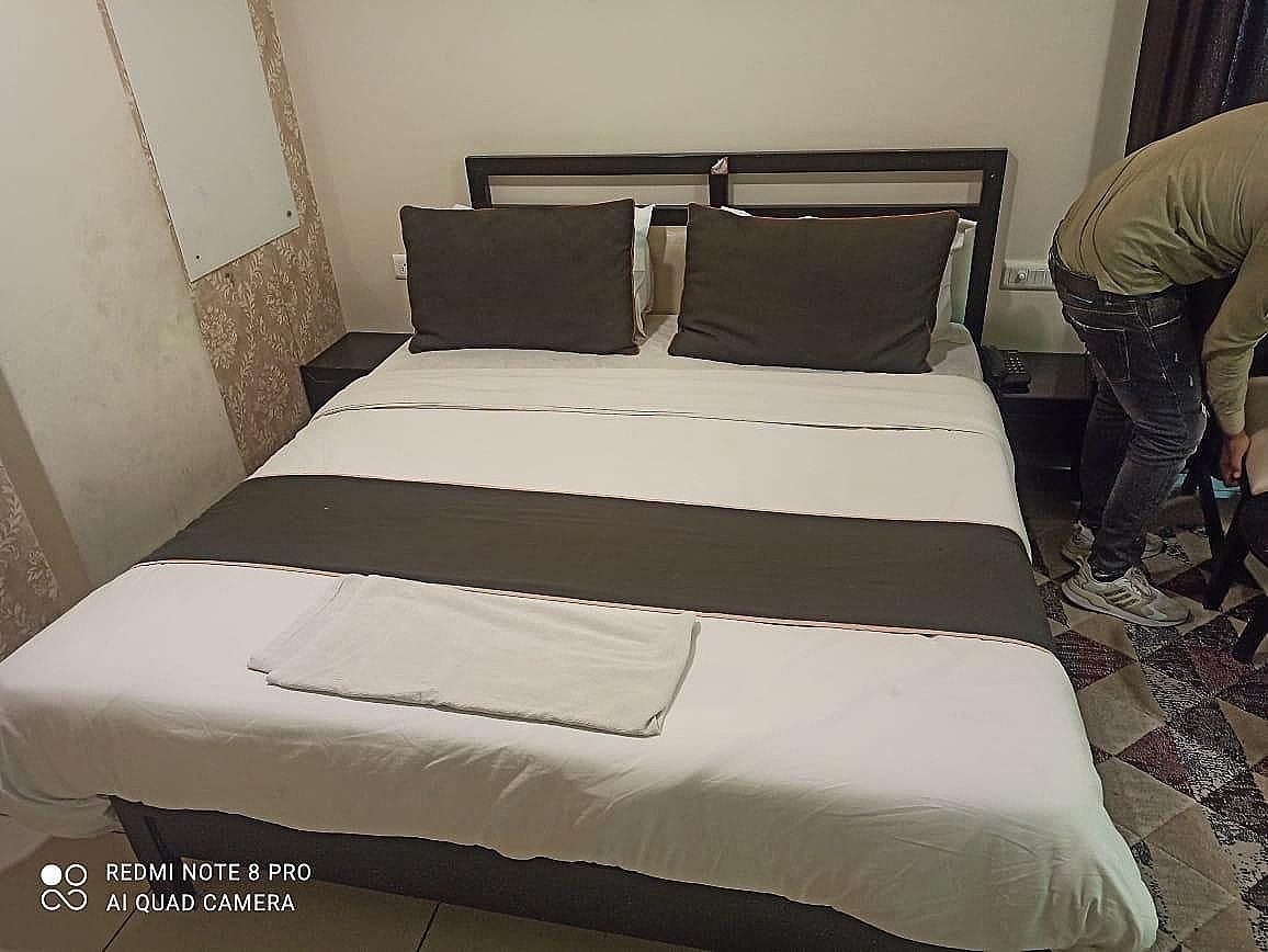 Hotel Singh Palace Sanatized Deluxe AC Room 13