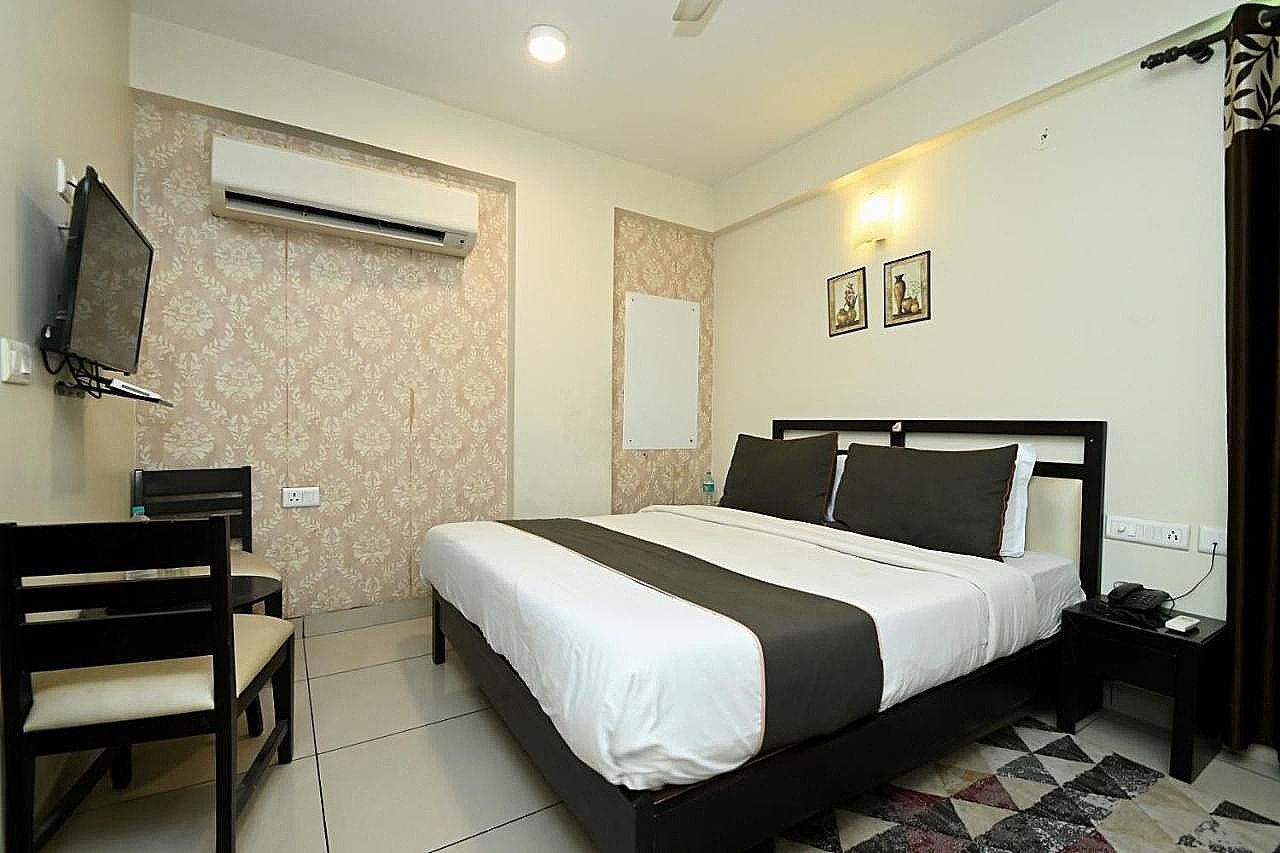 Hotel Singh Palace Sanatized Deluxe AC Room 9