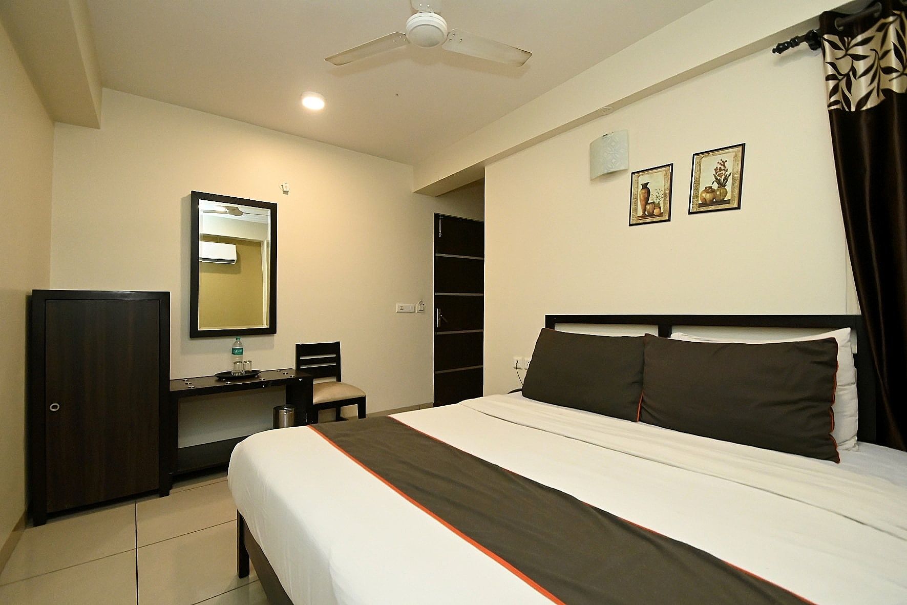 Hotel Singh Palace Sanatized Deluxe AC Room 10