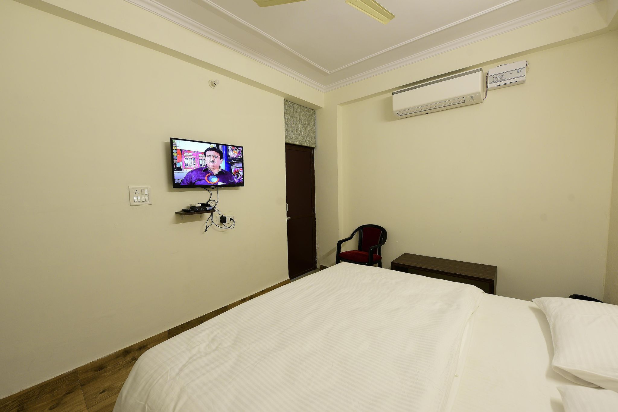 Hotel Singh Palace Sanatized Deluxe AC Room 2