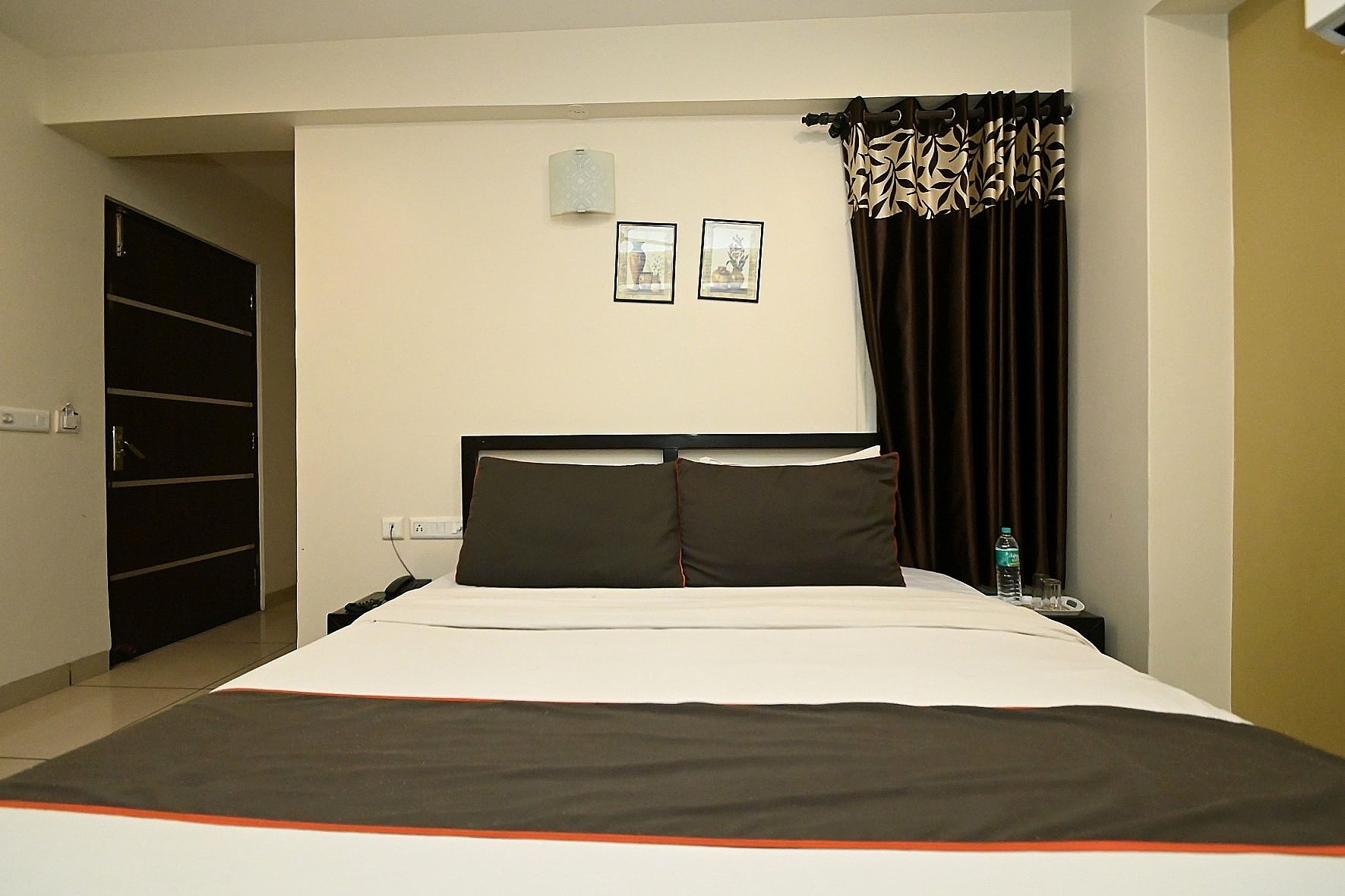 Hotel Singh Palace Sanatized Deluxe AC Room 6