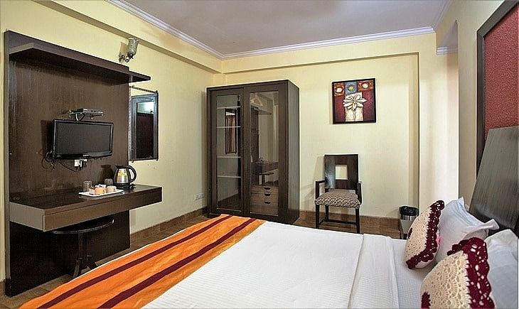 Hotel La Flamingo Deluxe Room 6