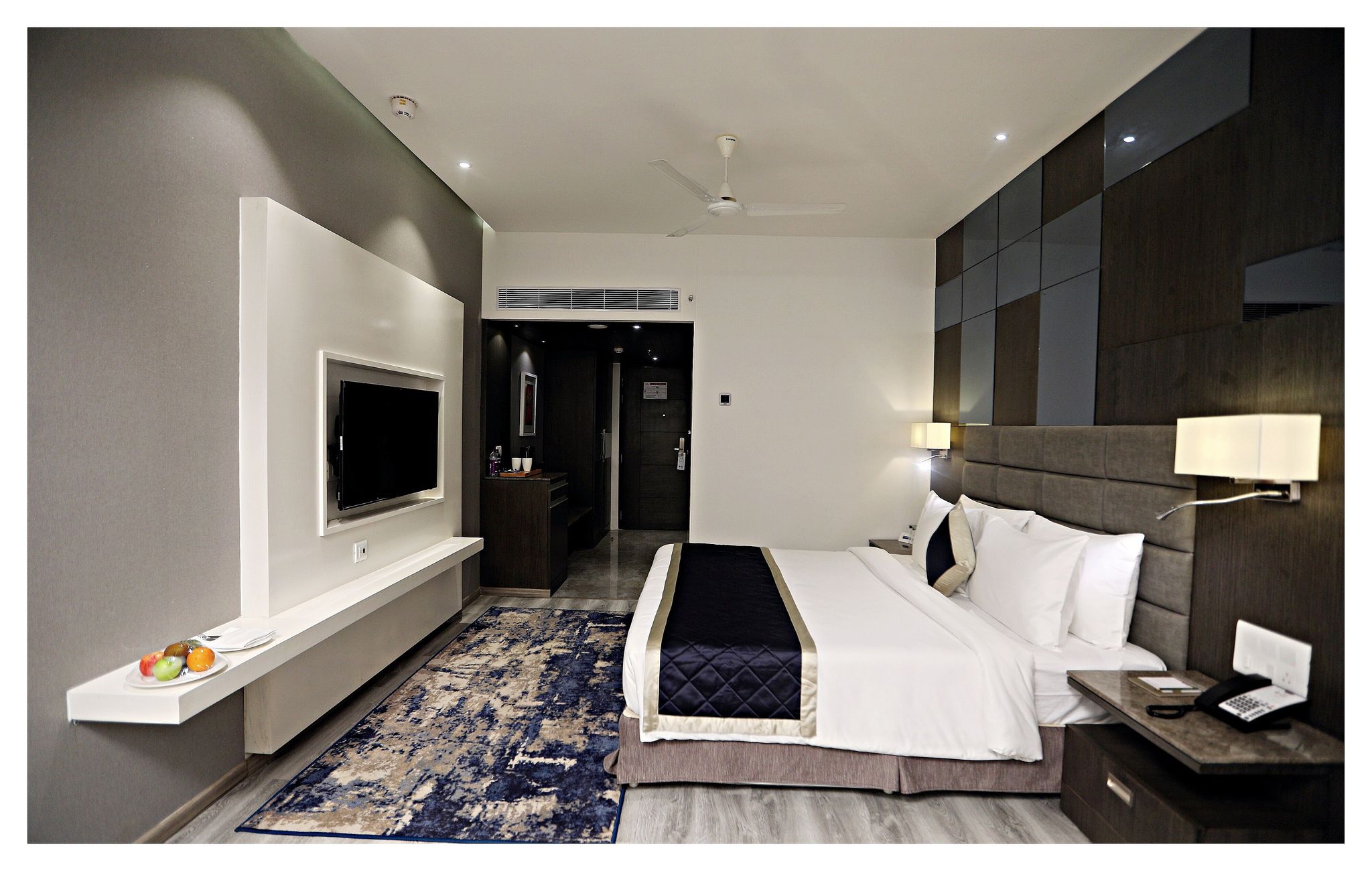 Suite-1 King Bed, Non-Smoking, Separate Living Area, 2 Flat Screen Tvs, Mini Bar, Safe, Wi-Fi