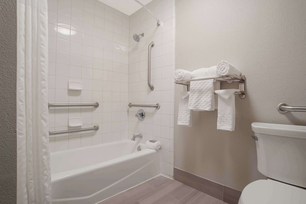 Best Western Flagship Inn Standard Room, 1 King Bed, Accessible, Refrigerator & Microwave 6