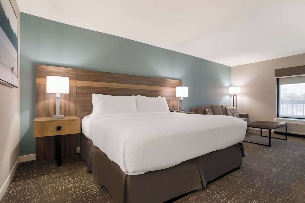 Best Western Flagship Inn Standard Room, 1 King Bed, Non Smoking, Refrigerator & Microwave