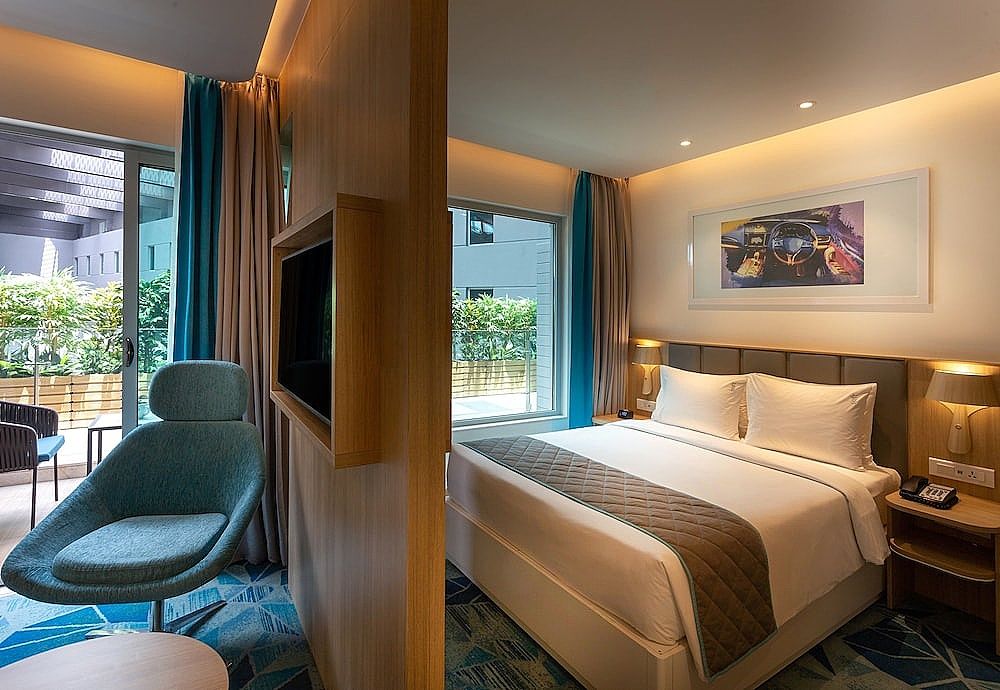 1 Queen Junior Suite