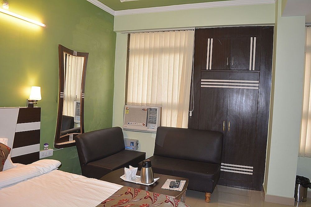 Hotel Mani International Deluxe Room 16