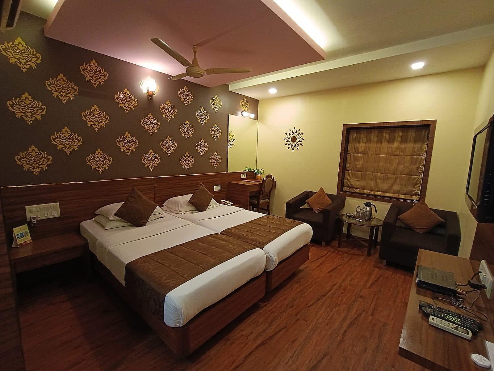 Rajhans Hotel Executive Room 4