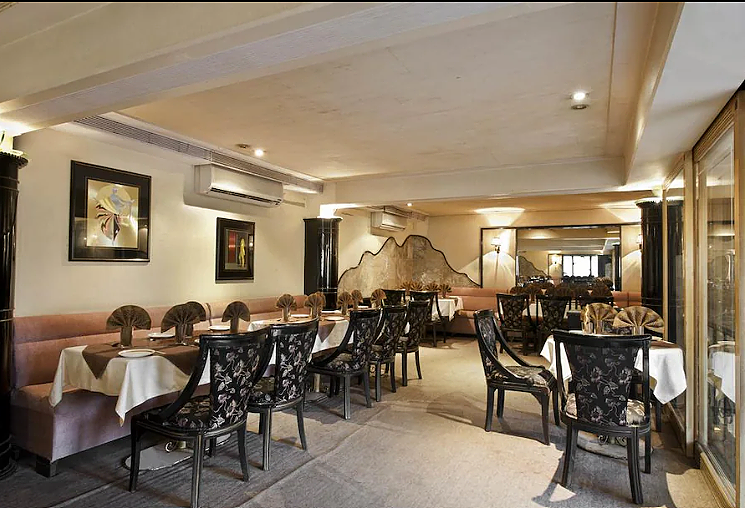 undefined Rajhans Hotel 5