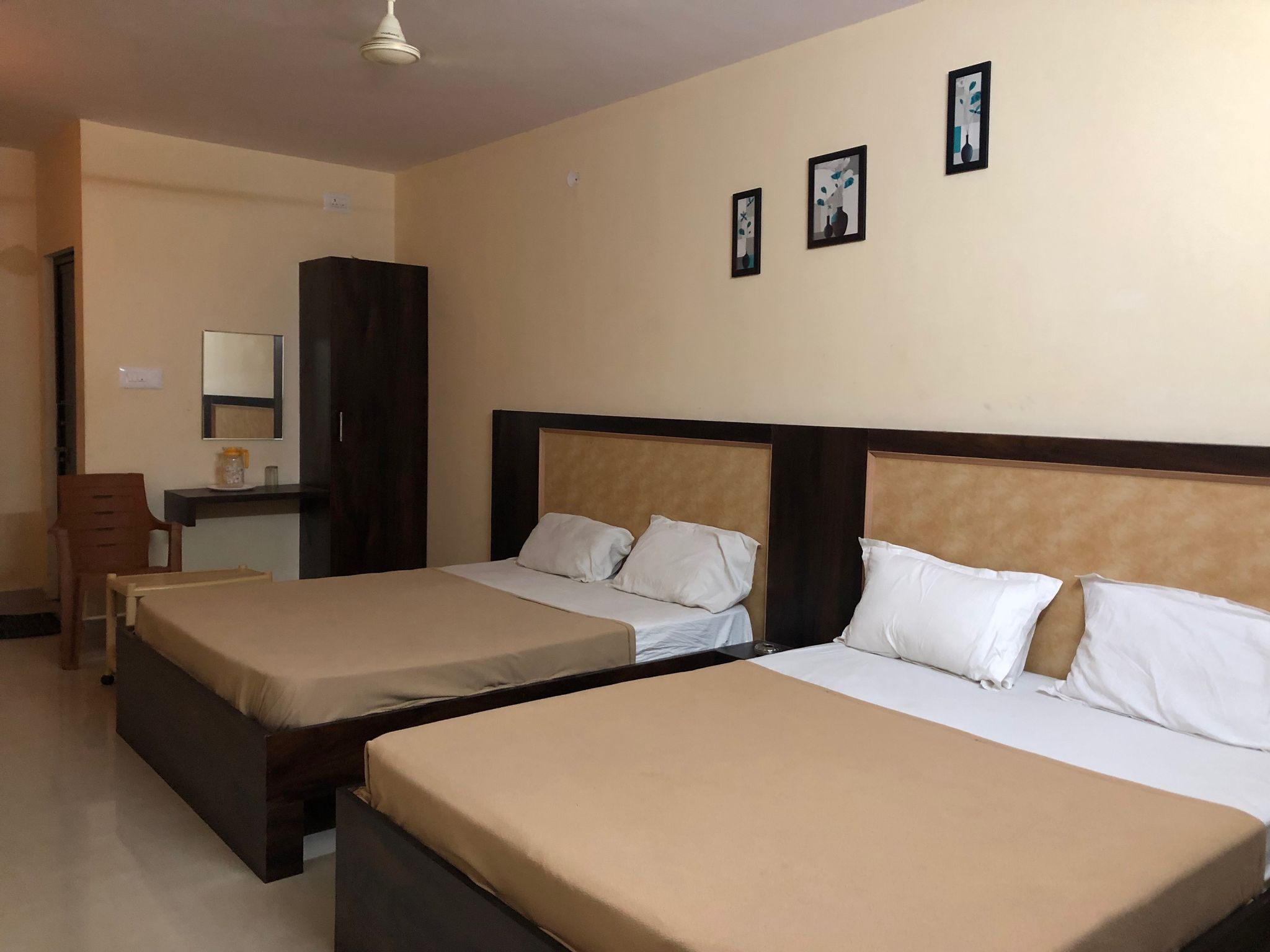 undefined Veekay Lodge 6