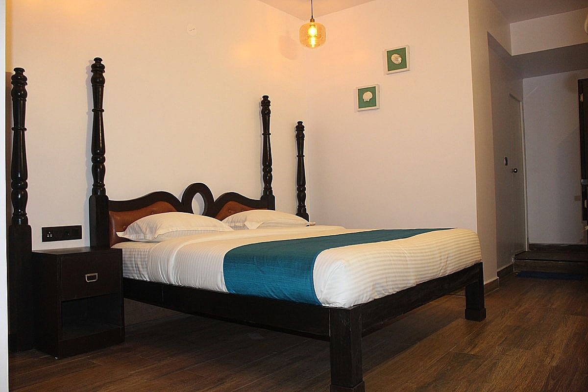 Coastal Stays Baga Deluxe Room A/C 4