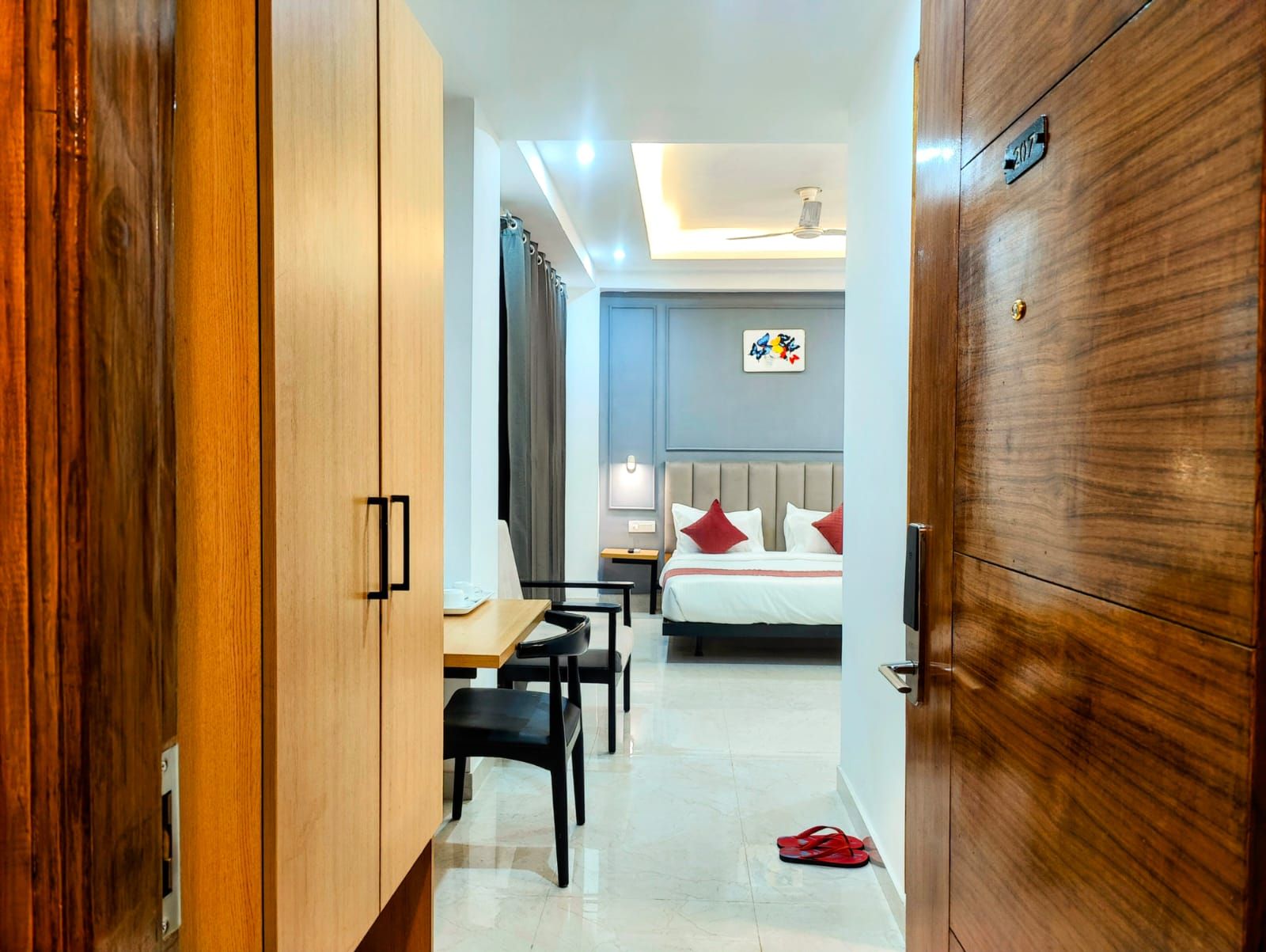 Mavens House Deluxe Room 5