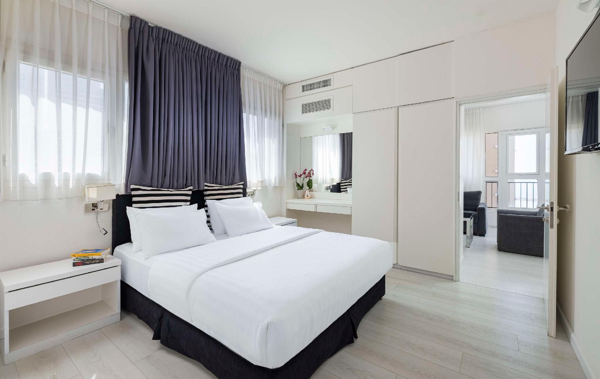 undefined Best Western Regency Suites 8