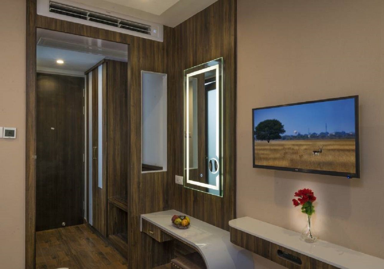 CR Grande Deluxe Double Room 8