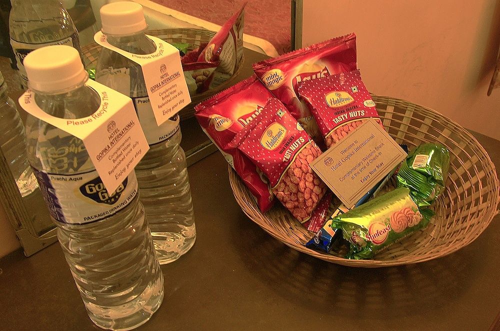 Hotel Gopika International Deluxe Room 7