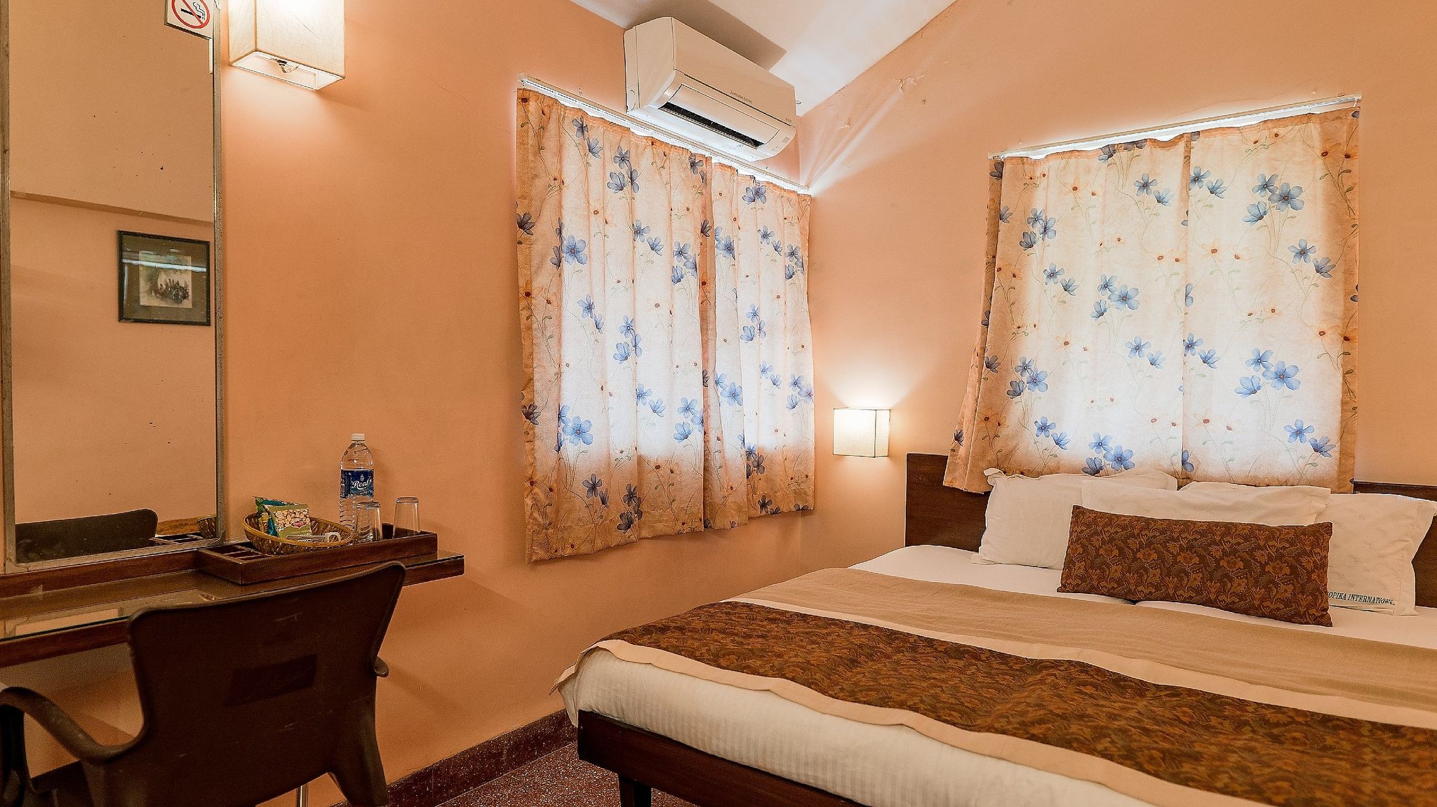 Hotel Gopika International Deluxe Room 3