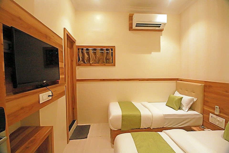 undefined Hotel Al Madina Palace 8