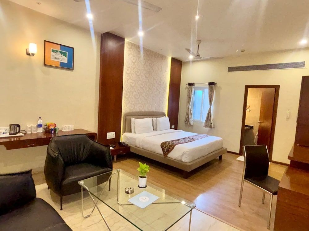 undefined Avalon Inn 5