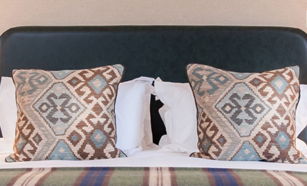 Parkway Hotel & Spa Penthouse Suite 4