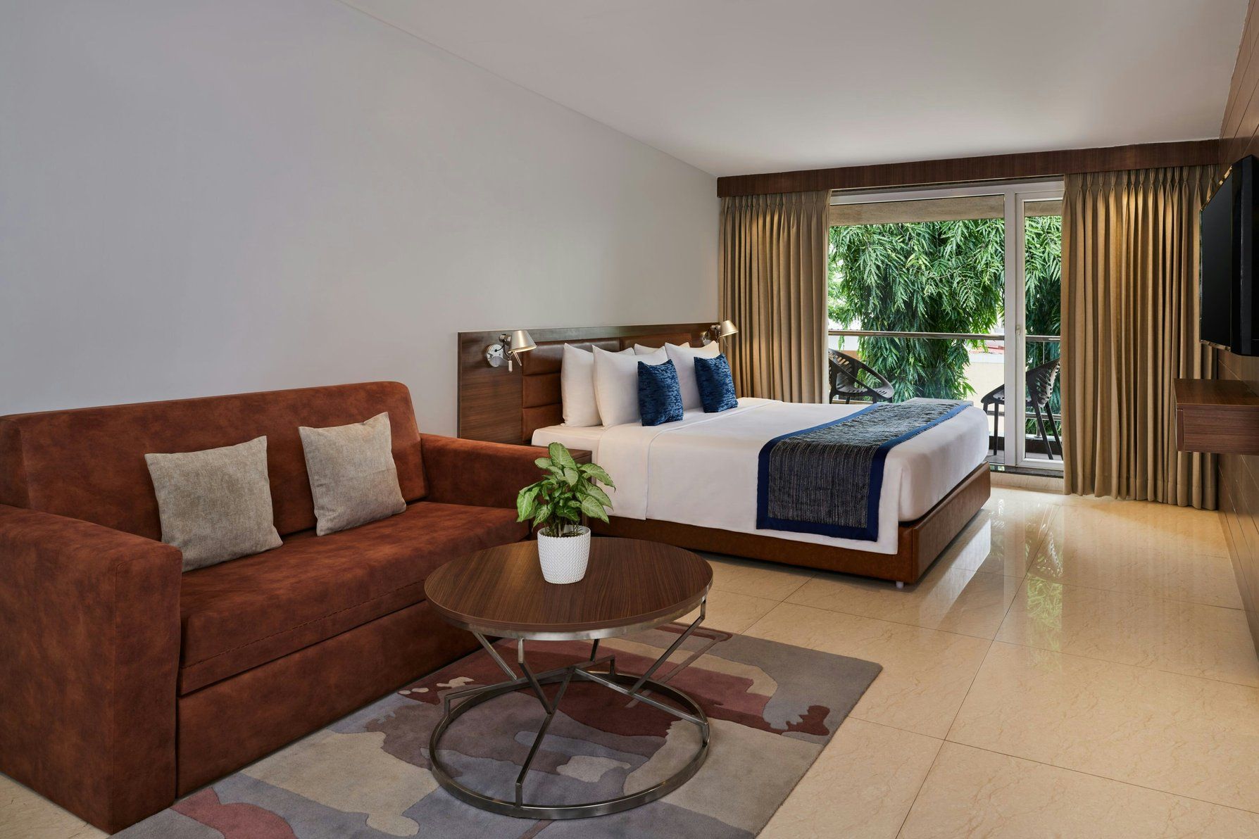 Guestroom - King Bed - Balcony