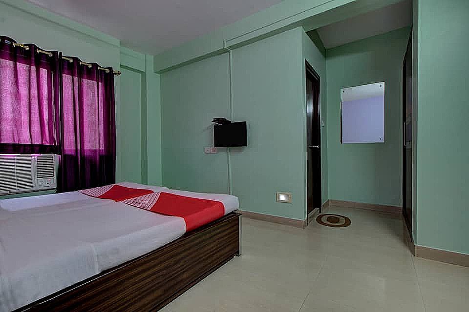Hotel City Palace Guwahati Deluxe Room 4