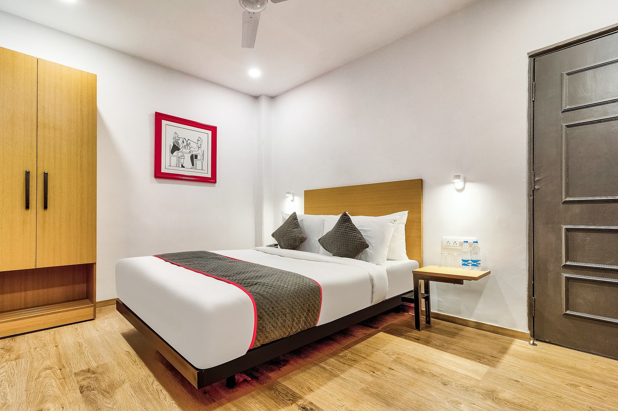 Hotel O Akash Ganga Park Circus Classic Room 4