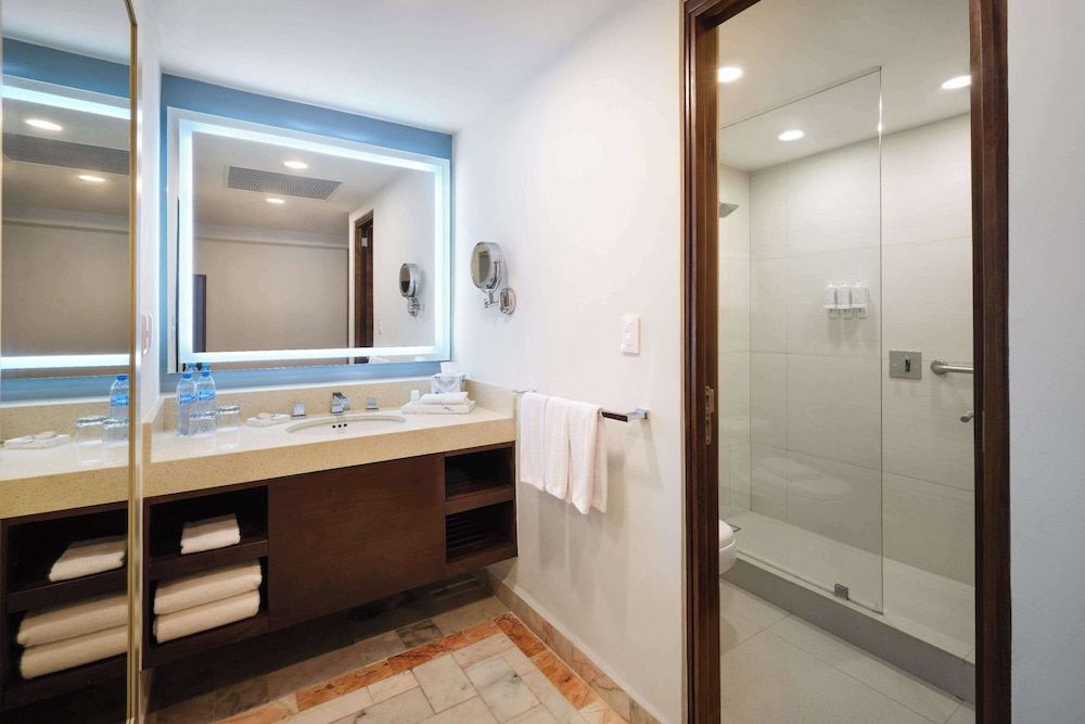 Wyndham Grand Cancun All Inclusive Resort & Villas Superior Lagoon View, 1 King bed or 2 Double Beds, Non-Smoking 5