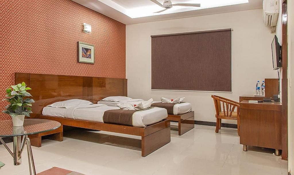 Omatra Hotel Infantry Economy Twin Room 13