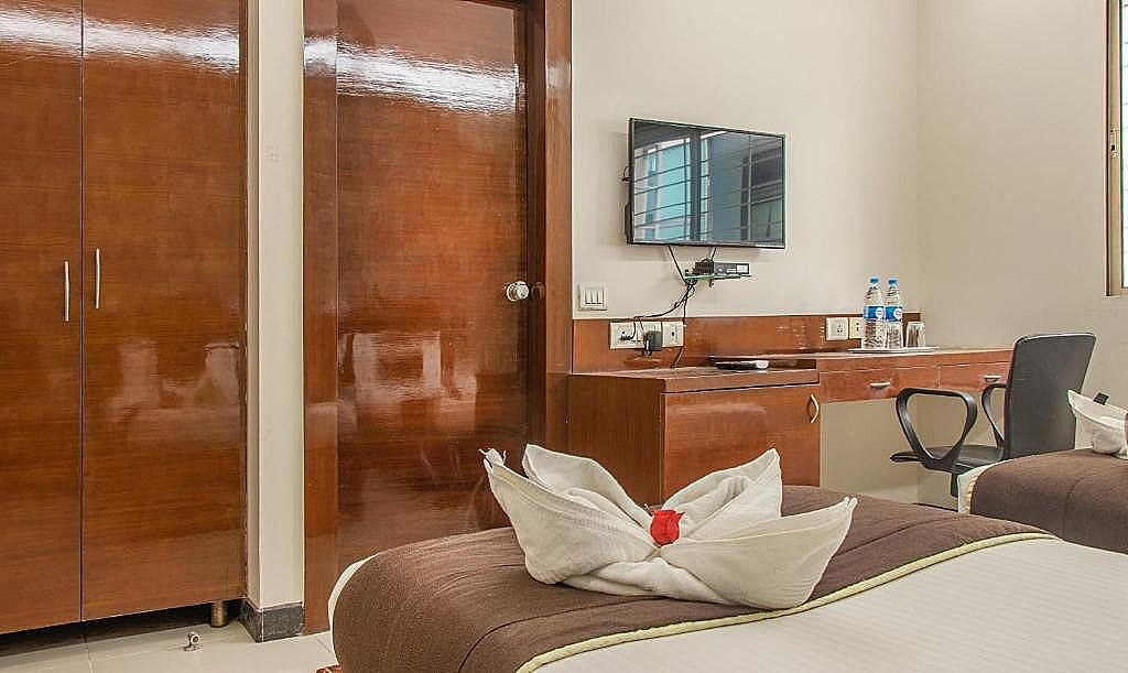 Omatra Hotel Infantry Economy Twin Room 6