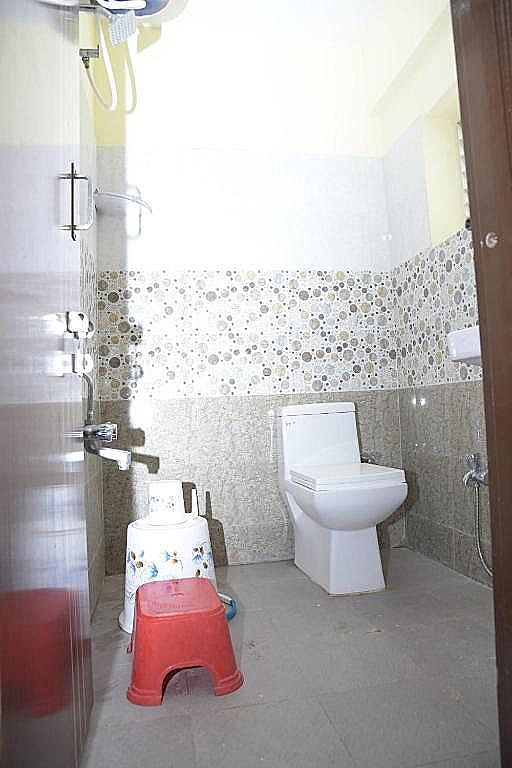 Omatra Hotel Infantry Economy Twin Room 14