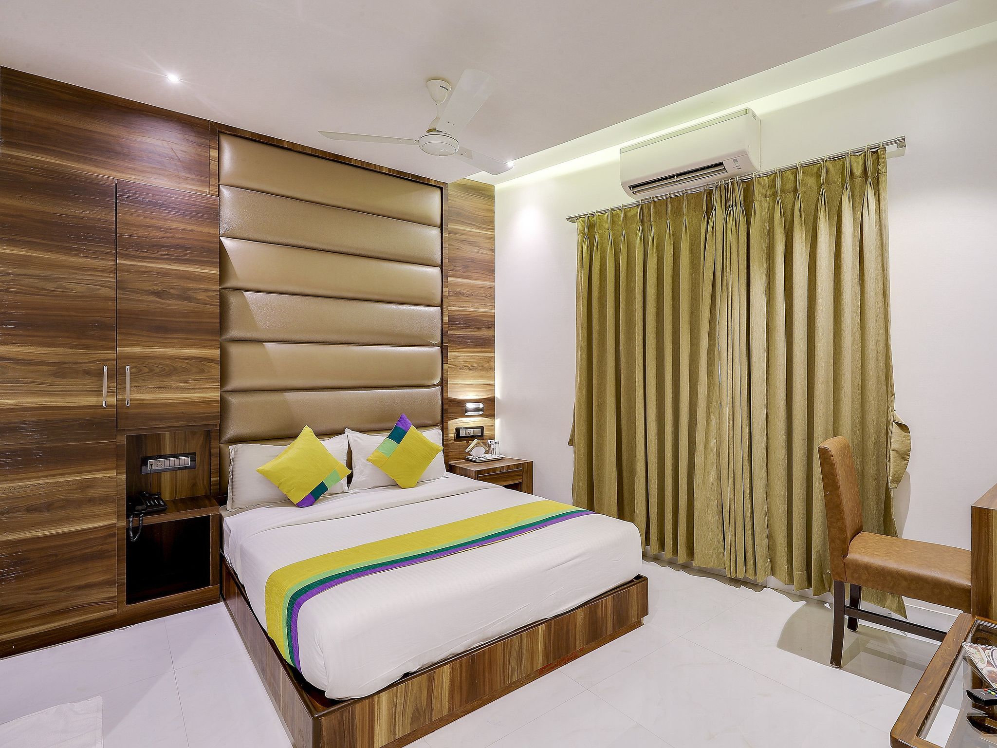 Hotel Meriton Deluxe Room 6