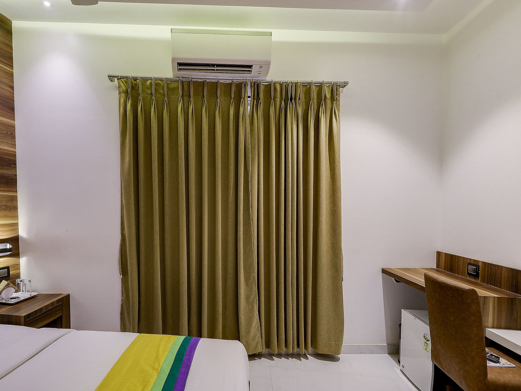 Hotel Meriton Deluxe Room 14