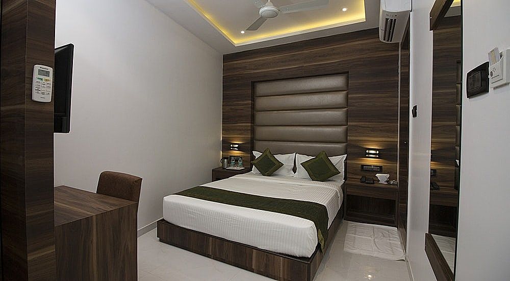 Hotel Meriton Deluxe Room 9